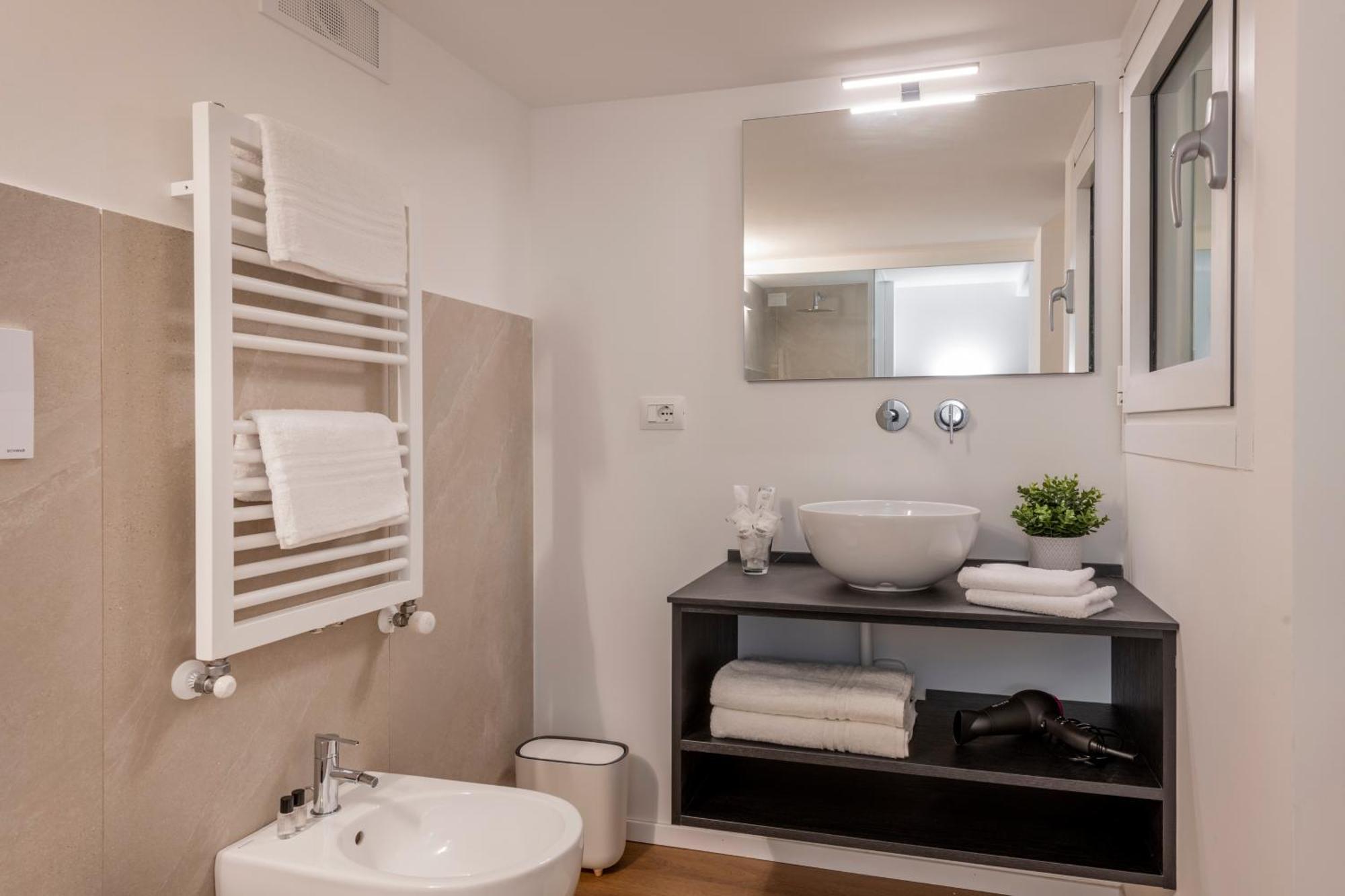Bnbutler - Inbrera Suites - Giulianova, 1 Milán Exterior foto